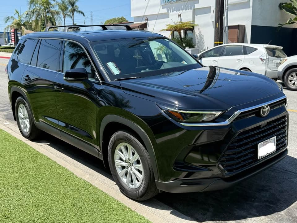 2025 Toyota grand highlander - Image 1